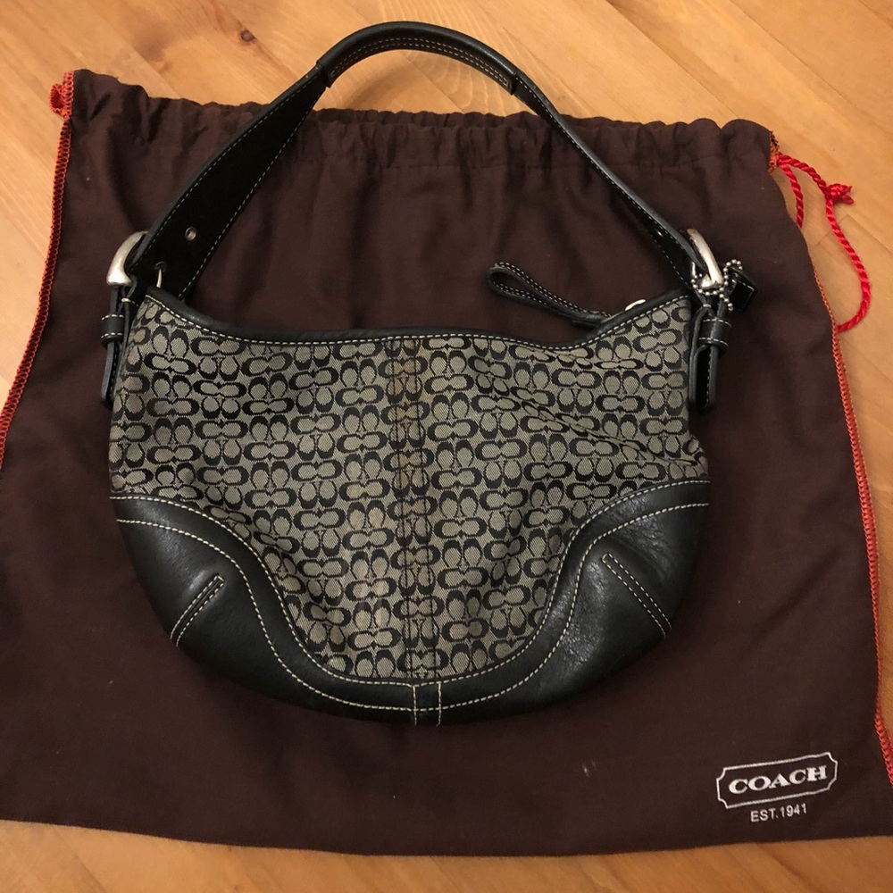 Coach shoulder bag with C’s